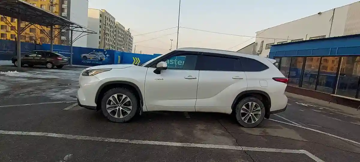 Toyota Highlander 2023 года за 23 800 000 тг. в Алматы