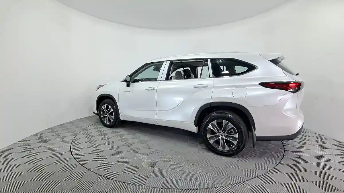 Toyota Highlander 2022 года за 28 211 000 тг. в Астана
