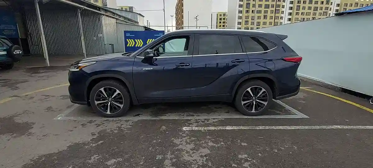 Toyota Highlander 2023 года за 25 000 000 тг. в Алматы