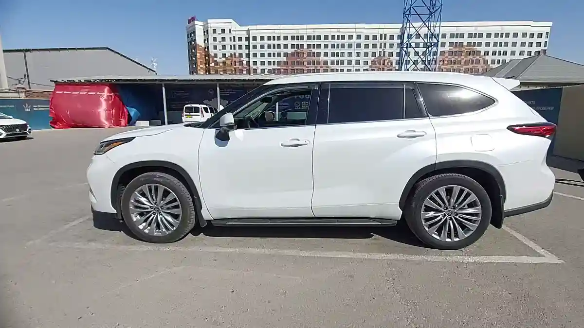 Toyota Highlander 2023 года за 35 000 000 тг. в Шымкент