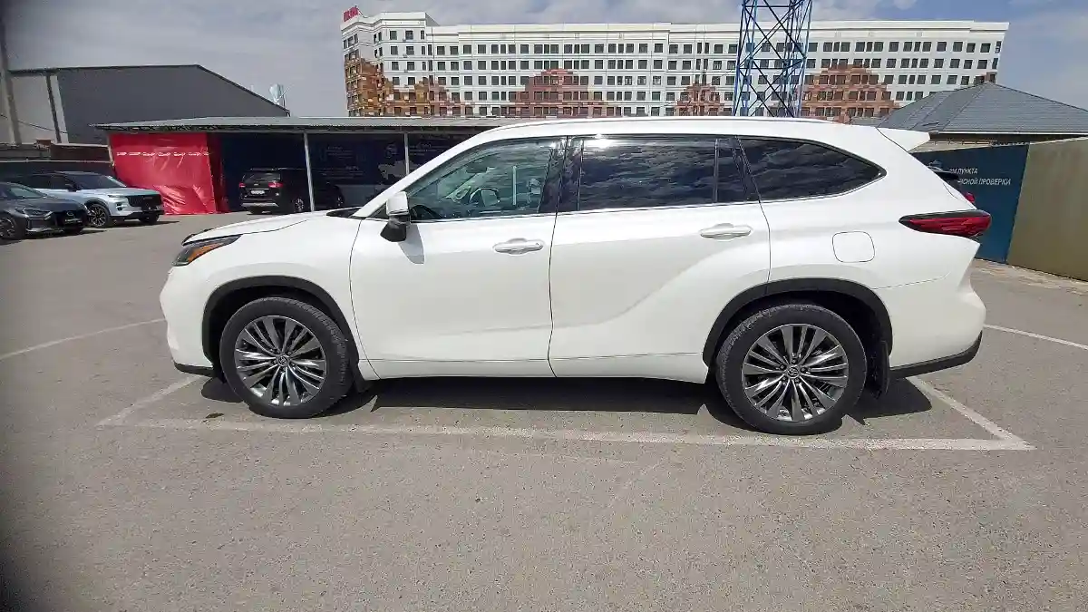 Toyota Highlander 2020 года за 28 000 000 тг. в Шымкент