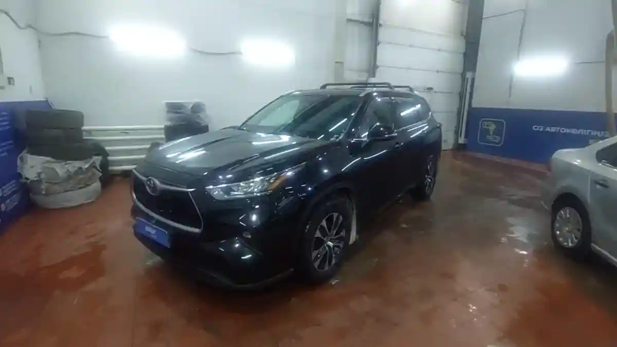 Toyota Highlander 2022 года за 28 900 000 тг. в Астана