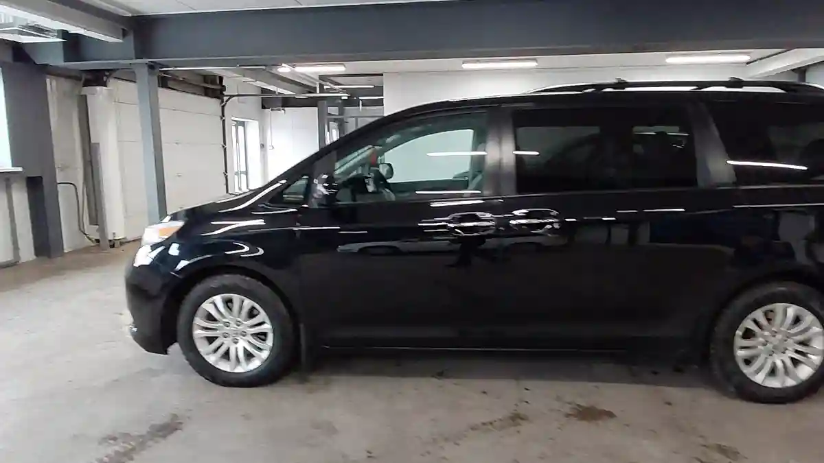 Toyota Sienna 2016 года за 14 500 000 тг. в Астана