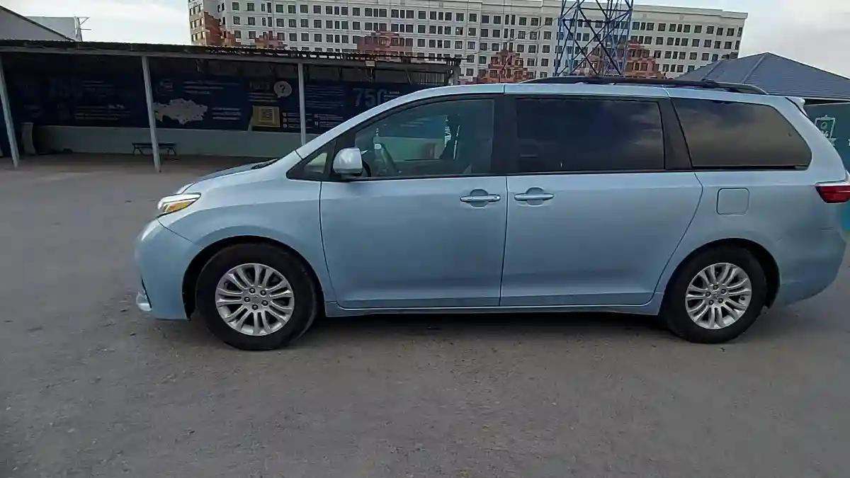 Toyota Sienna 2015 года за 14 000 000 тг. в Шымкент