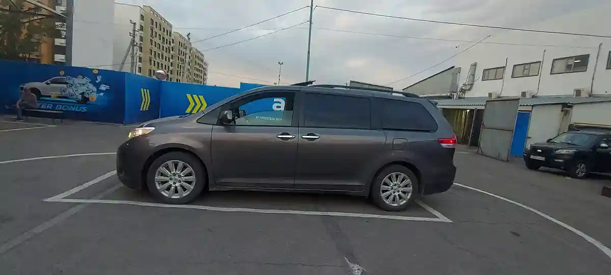 Toyota Sienna 2012 года за 12 800 000 тг. в Алматы