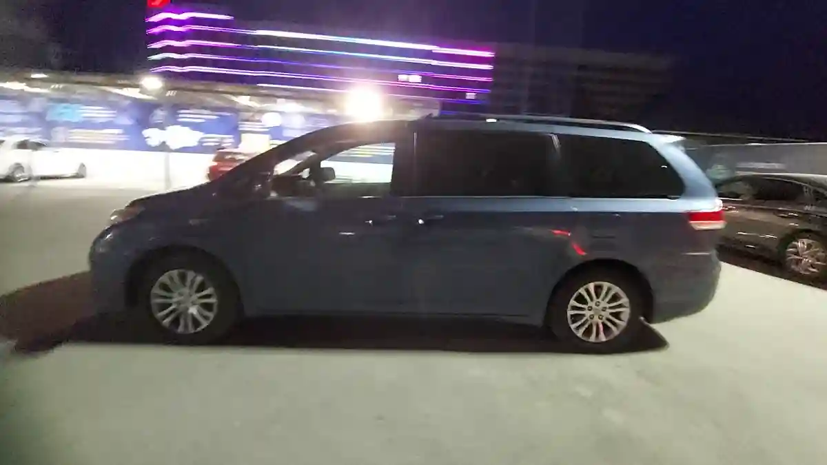 Toyota Sienna 2013 года за 12 500 000 тг. в Шымкент