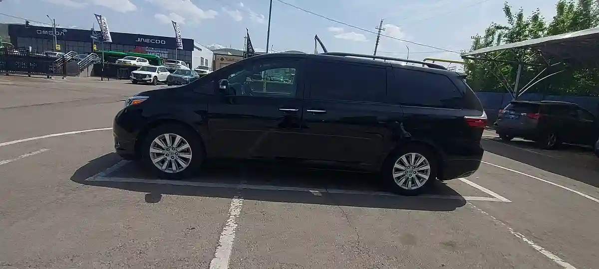 Toyota Sienna 2015 года за 13 000 000 тг. в Алматы