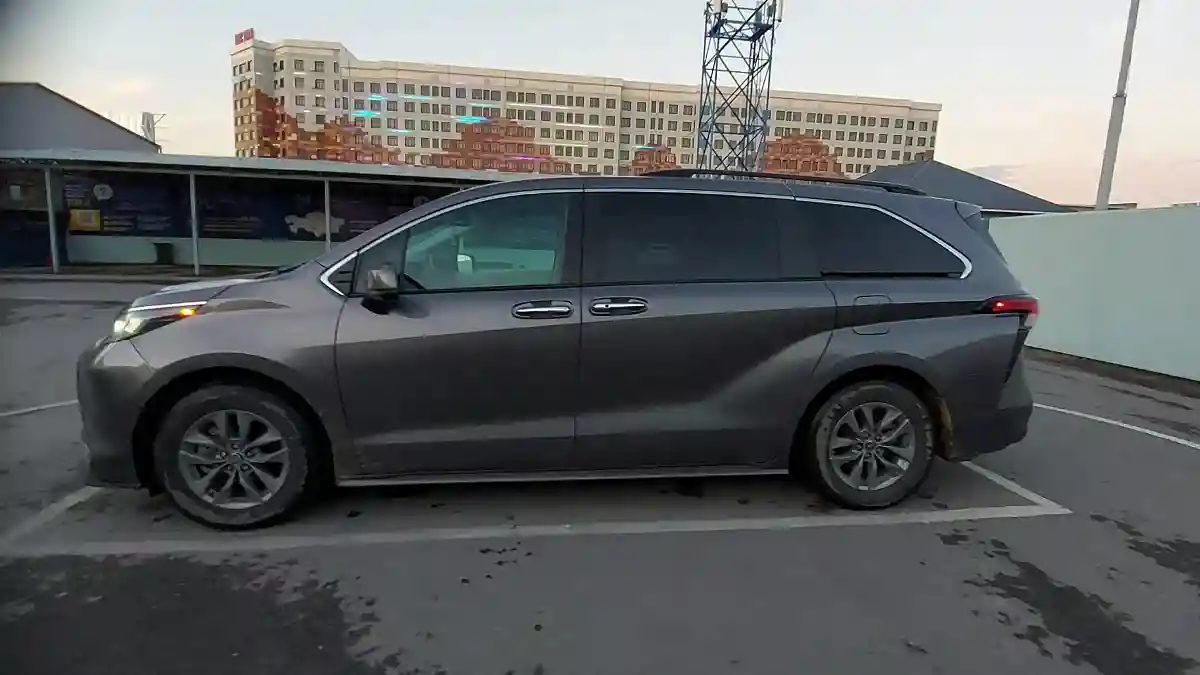 Toyota Sienna 2021 года за 23 000 000 тг. в Шымкент