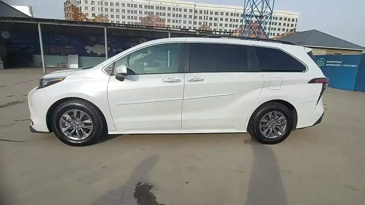 Toyota Sienna 2022 года за 26 000 000 тг. в Шымкент