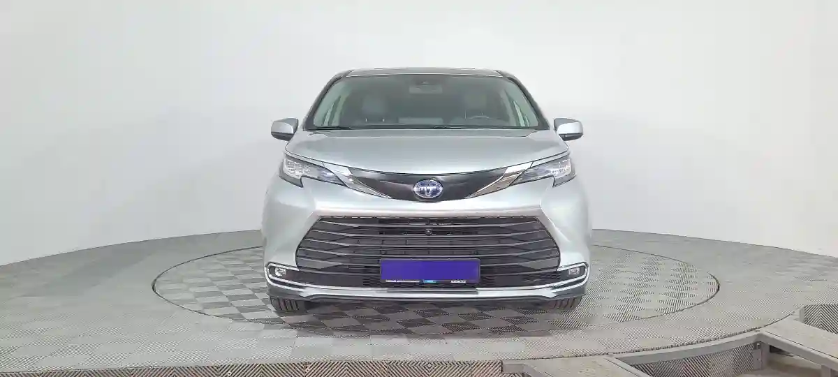 Toyota Sienna 2021 года за 17 900 000 тг. в Караганда