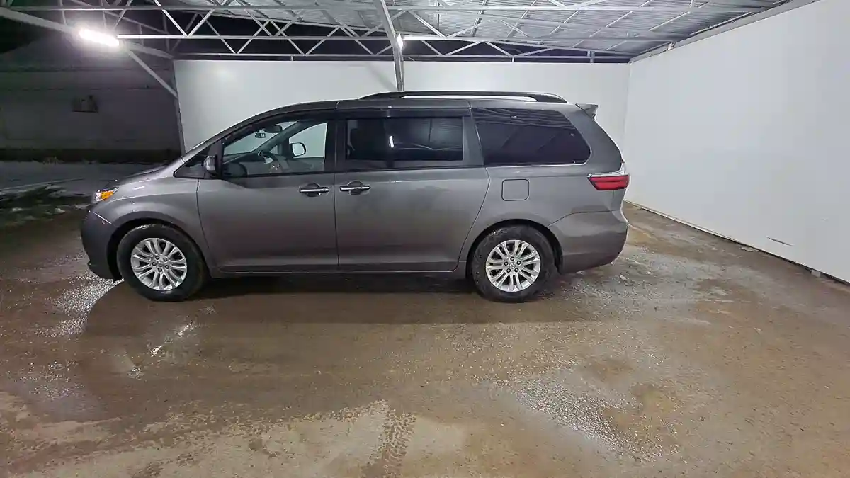 Toyota Sienna 2017 года за 15 800 000 тг. в Кызылорда