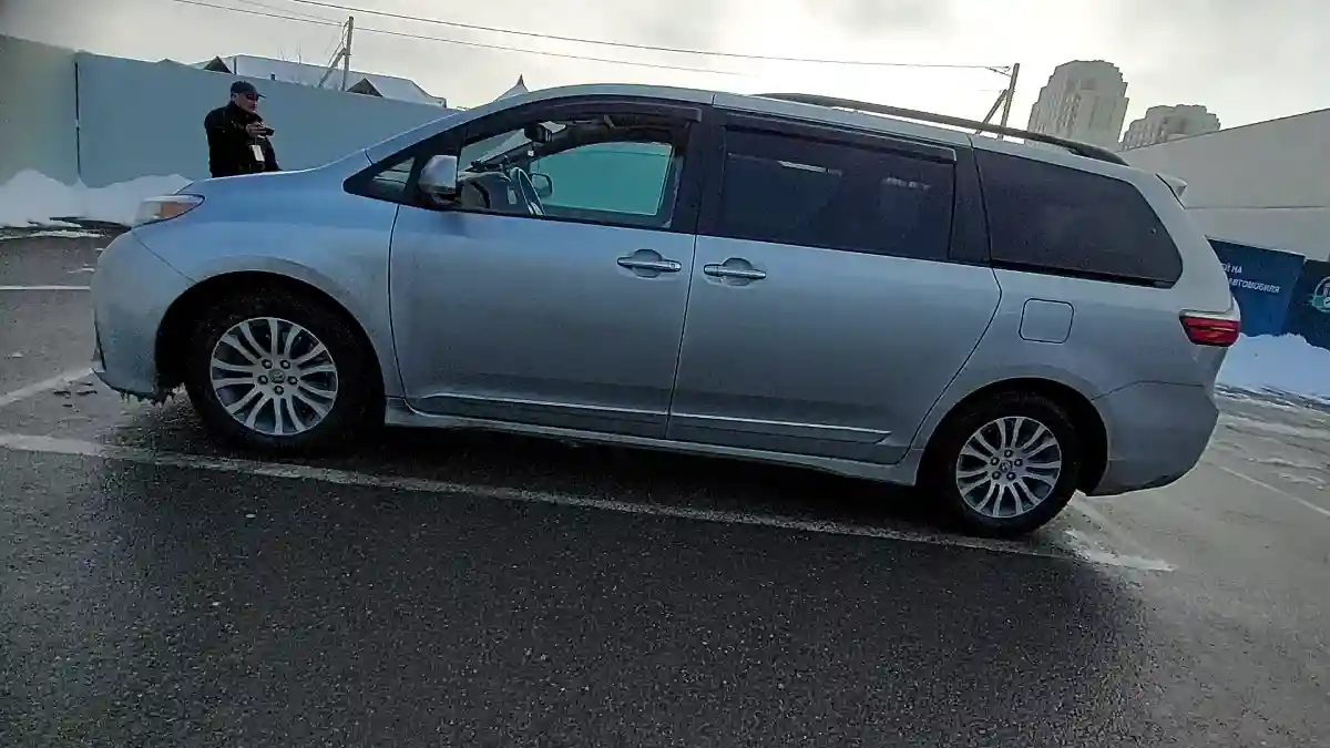 Toyota Sienna 2019 года за 19 000 000 тг. в Шымкент