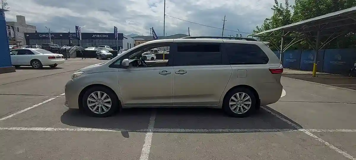 Toyota Sienna 2019 года за 13 500 000 тг. в Алматы