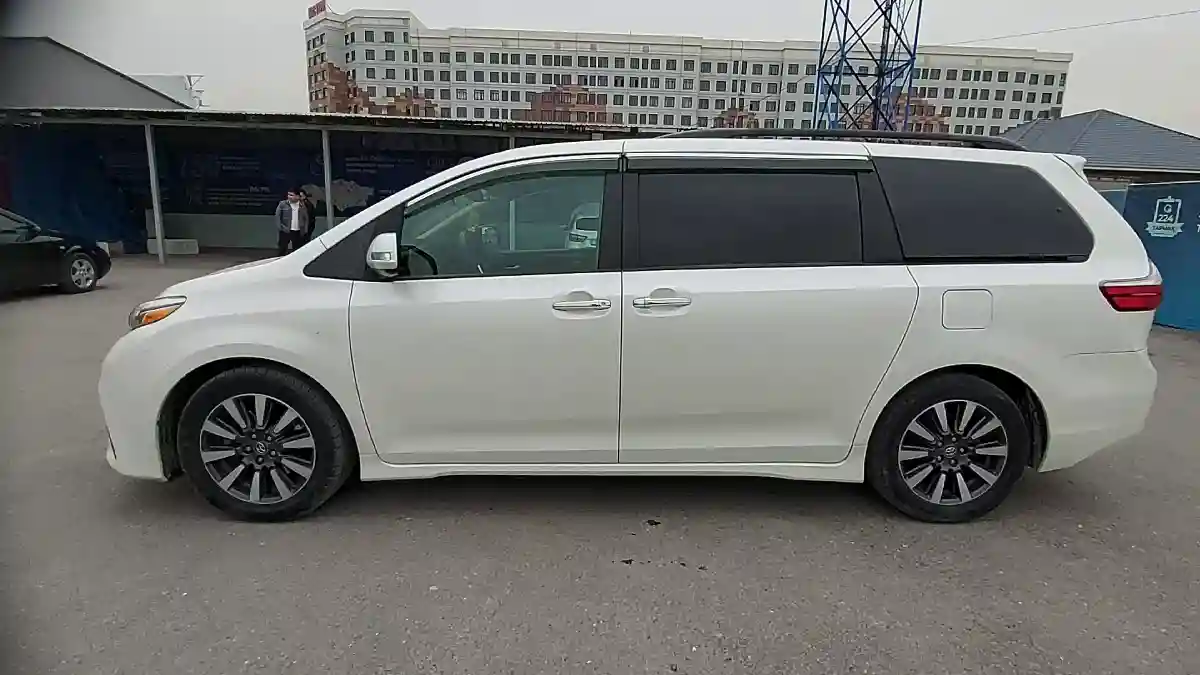 Toyota Sienna 2018 года за 18 000 000 тг. в Шымкент