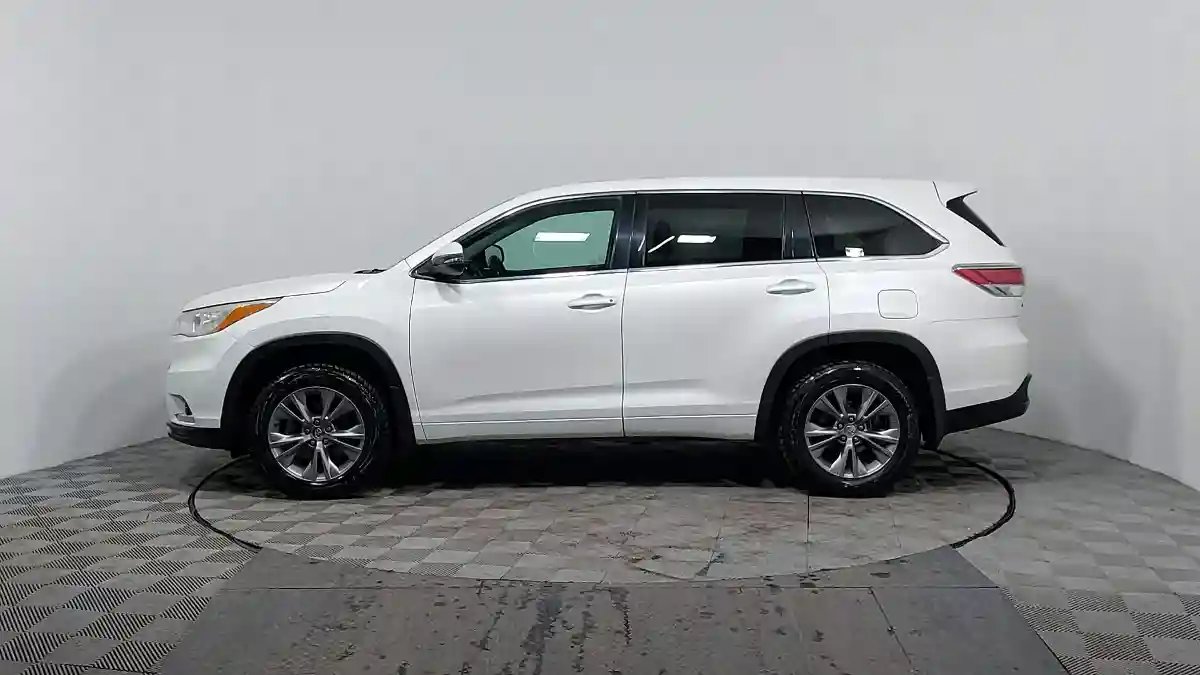 Toyota Highlander 2013 года за 13 390 000 тг. в Астана