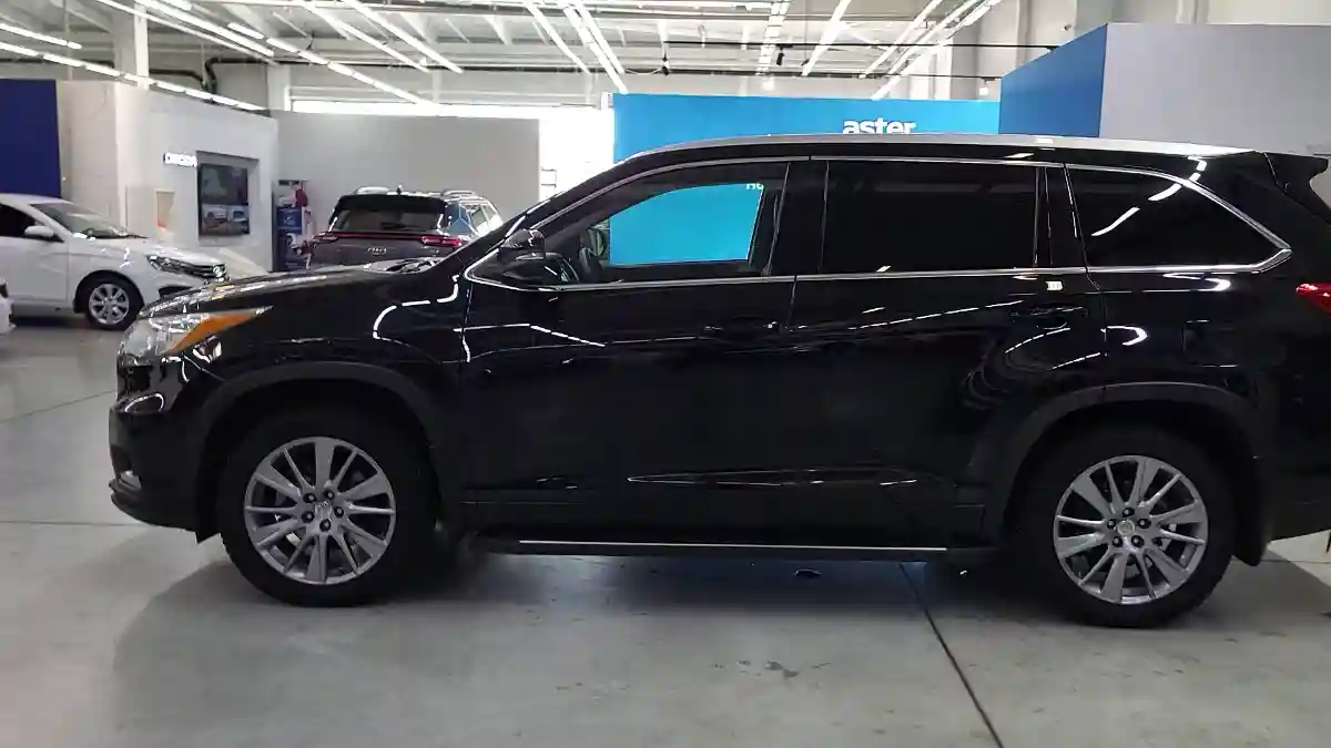 Toyota Highlander 2014 года за 13 300 000 тг. в Усть-Каменогорск