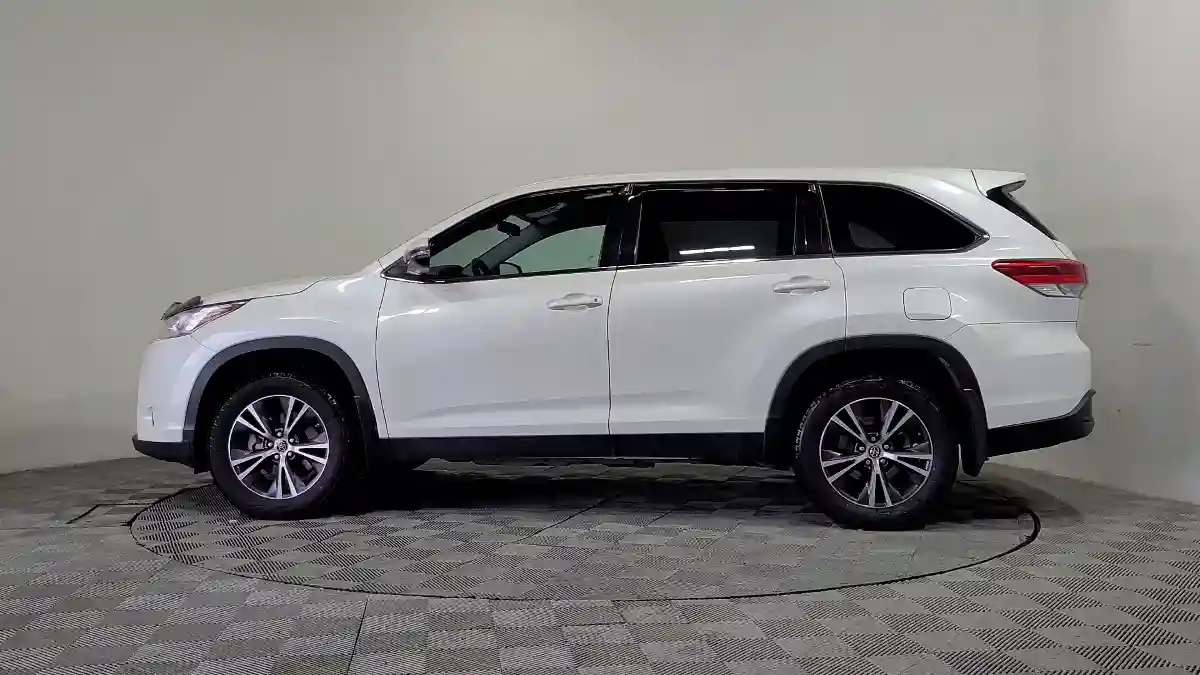 Toyota Highlander 2019 года за 17 990 000 тг. в Алматы