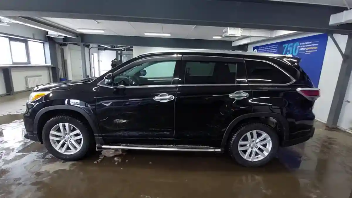 Toyota Highlander 2014 года за 12 550 000 тг. в Астана