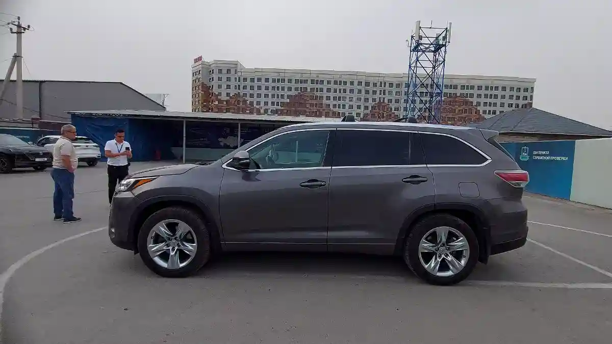Toyota Highlander 2015 года за 17 800 000 тг. в Шымкент