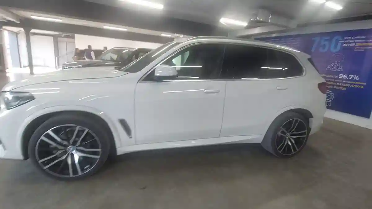 BMW X5 2022 года за 42 000 000 тг. в Астана