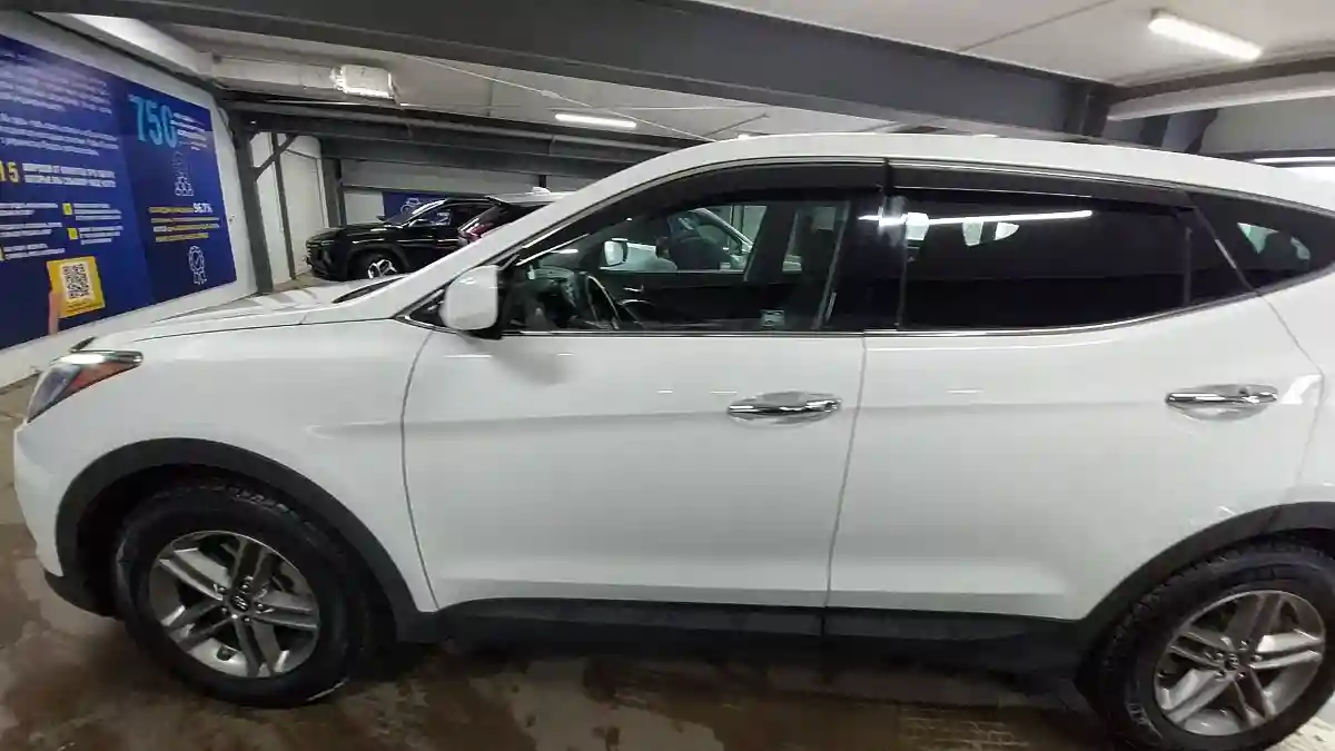 Hyundai Santa Fe 2016 года за 9 100 000 тг. в Астана