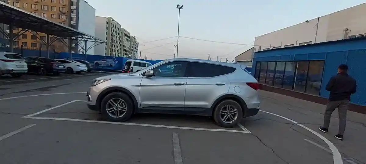 Hyundai Santa Fe 2017 года за 10 000 000 тг. в Алматы