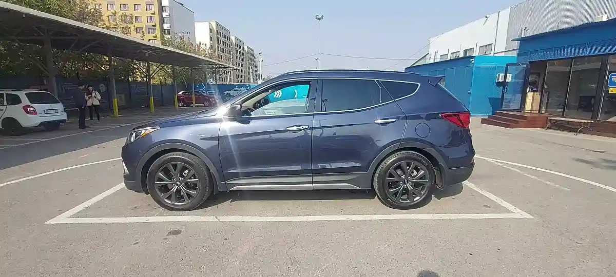 Hyundai Santa Fe 2016 года за 10 000 000 тг. в Алматы