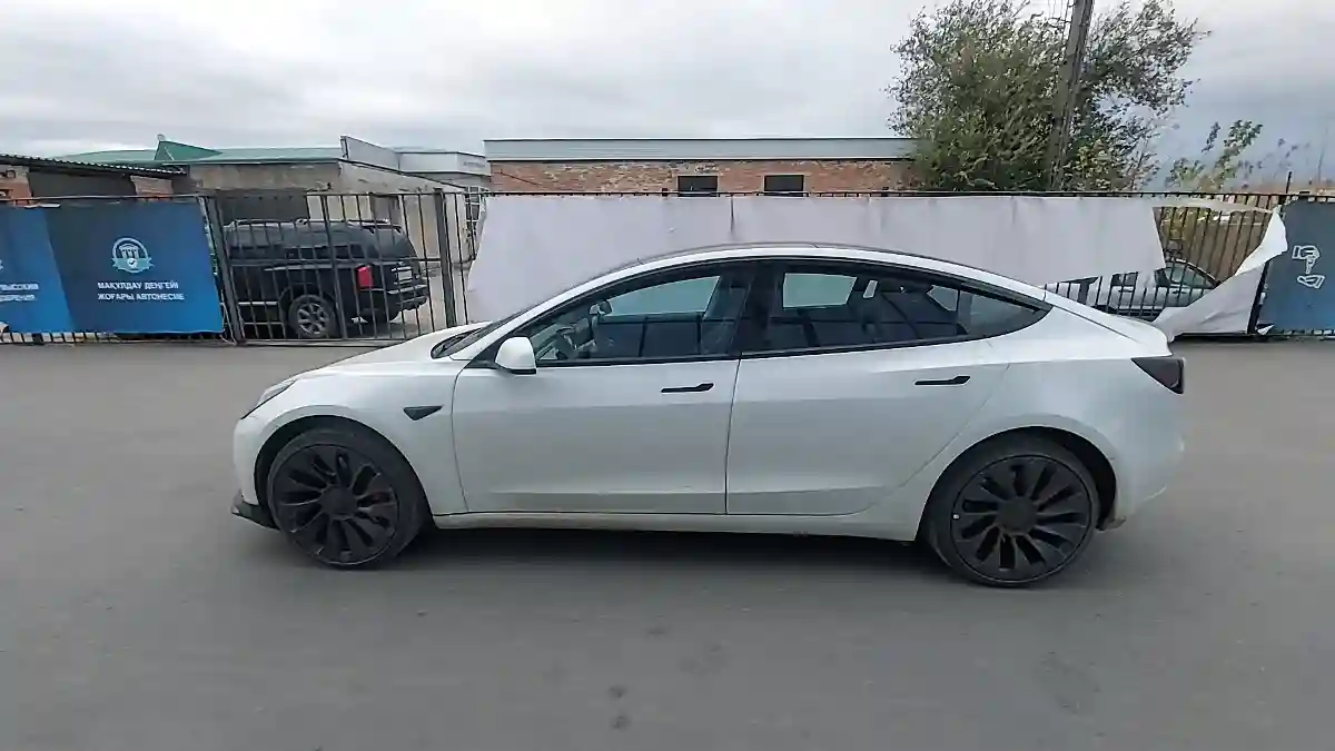 Tesla Model 3 2021 года за 29 000 000 тг. в Актобе