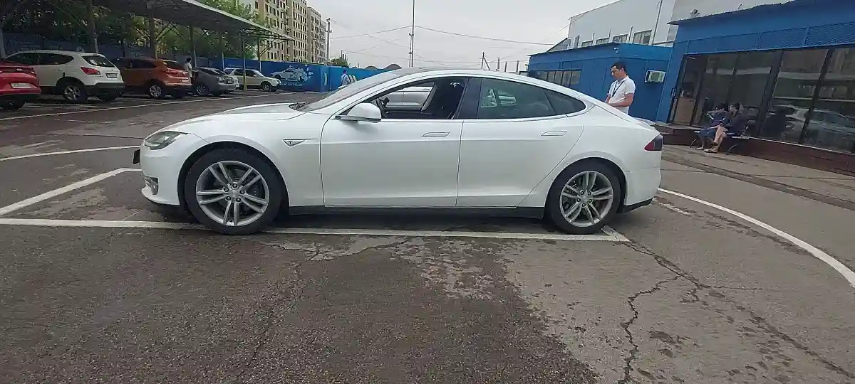 Tesla Model S 2014 года за 12 000 000 тг. в Алматы