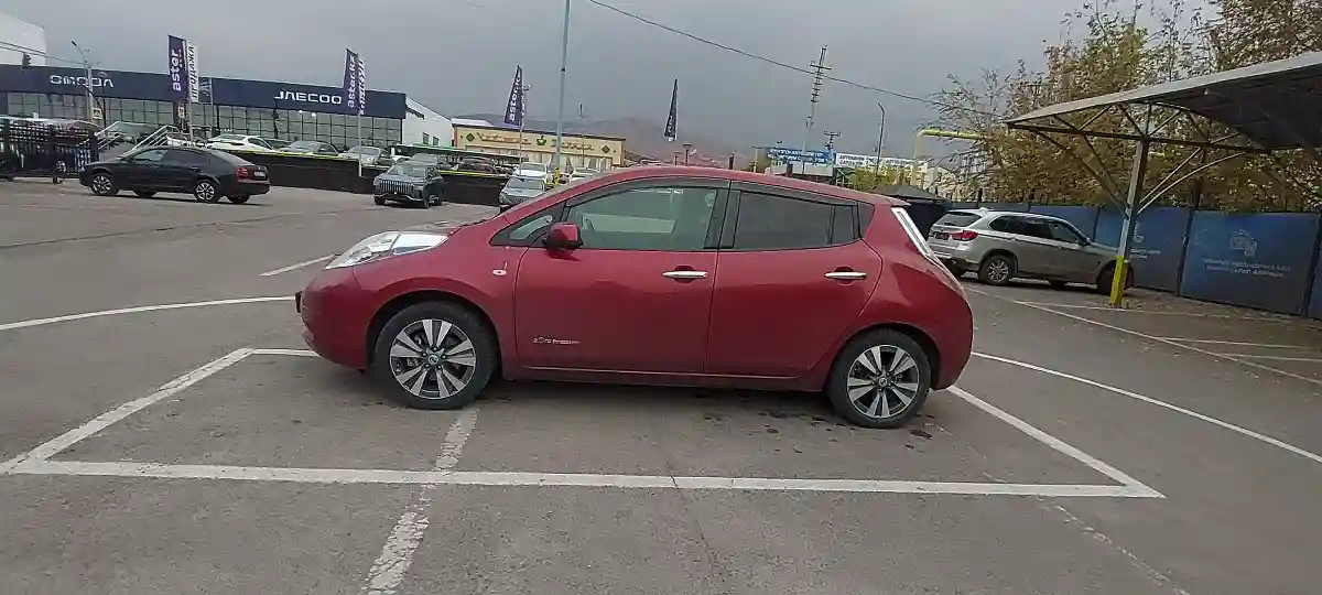 Nissan Leaf 2012 года за 5 500 000 тг. в Алматы