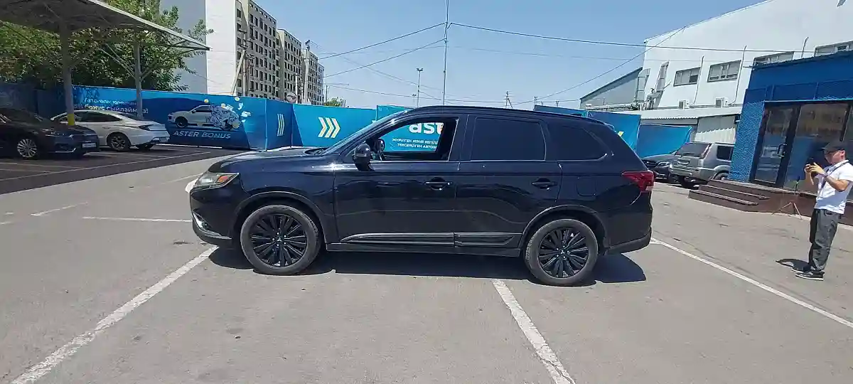 Mitsubishi Outlander 2019 года за 13 000 000 тг. в Алматы