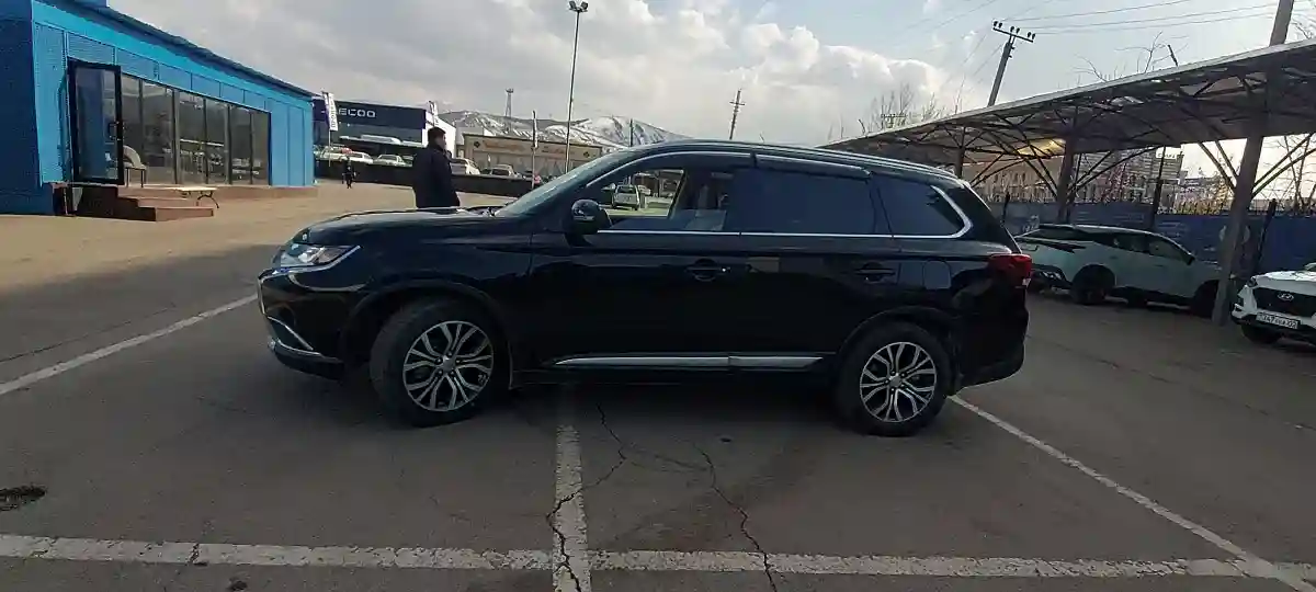 Mitsubishi Outlander 2016 года за 10 800 000 тг. в Алматы