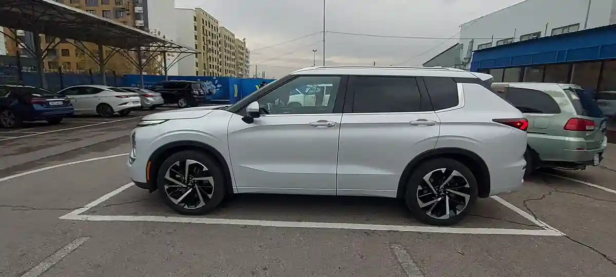 Mitsubishi Outlander 2022 года за 18 500 000 тг. в Алматы