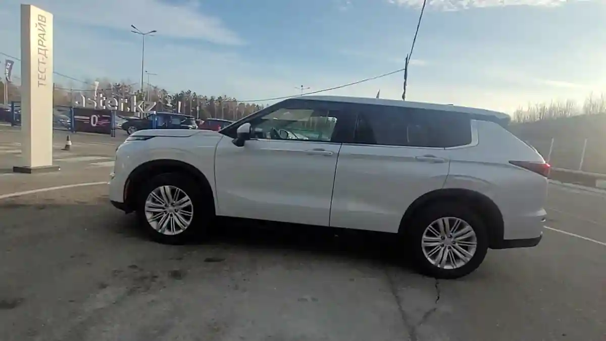 Mitsubishi Outlander 2022 года за 13 830 000 тг. в Усть-Каменогорск