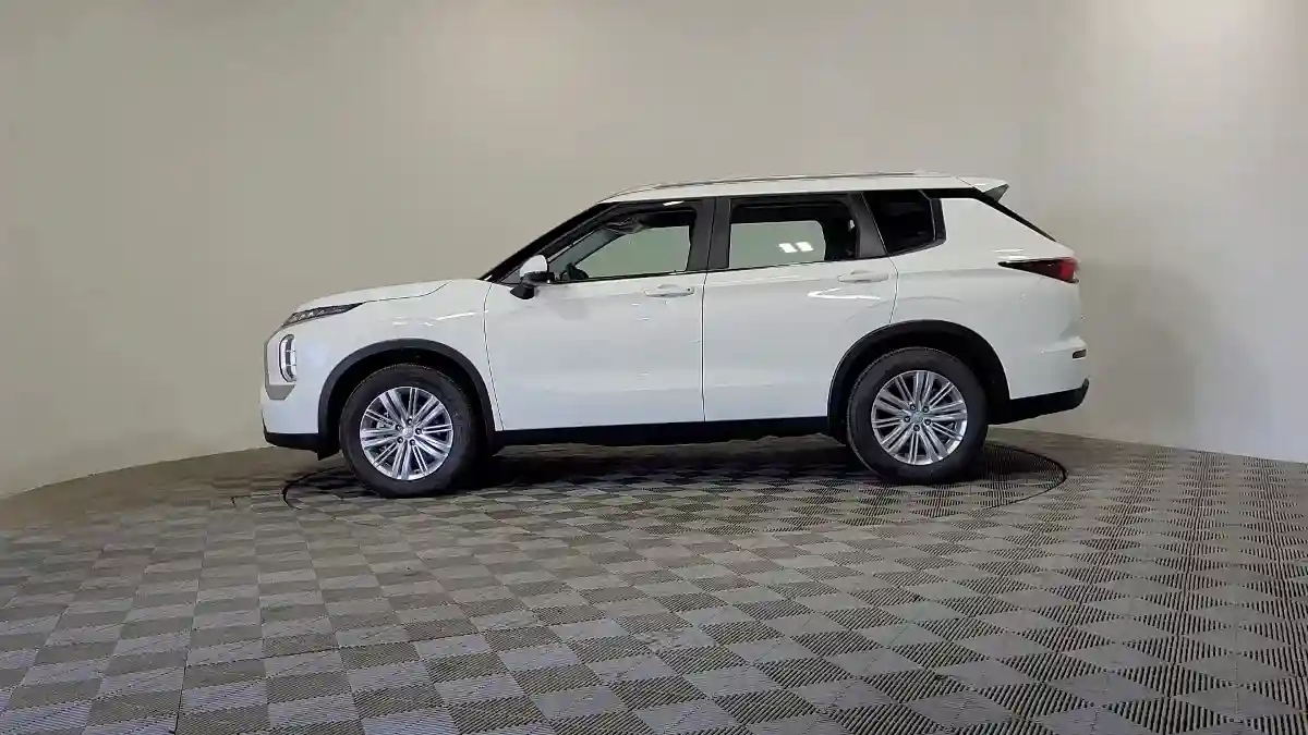 Mitsubishi Outlander 2023 года за 18 948 000 тг. в Алматы