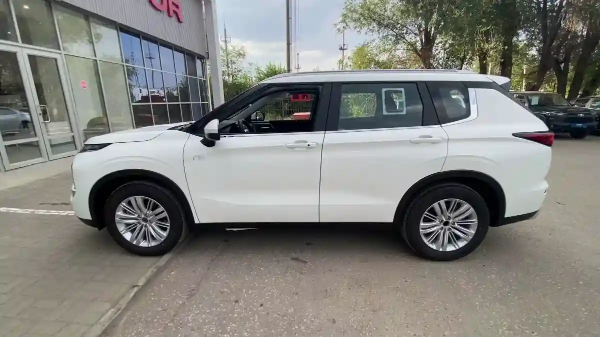 Mitsubishi Outlander 2024 года за 19 900 000 тг. в Актобе