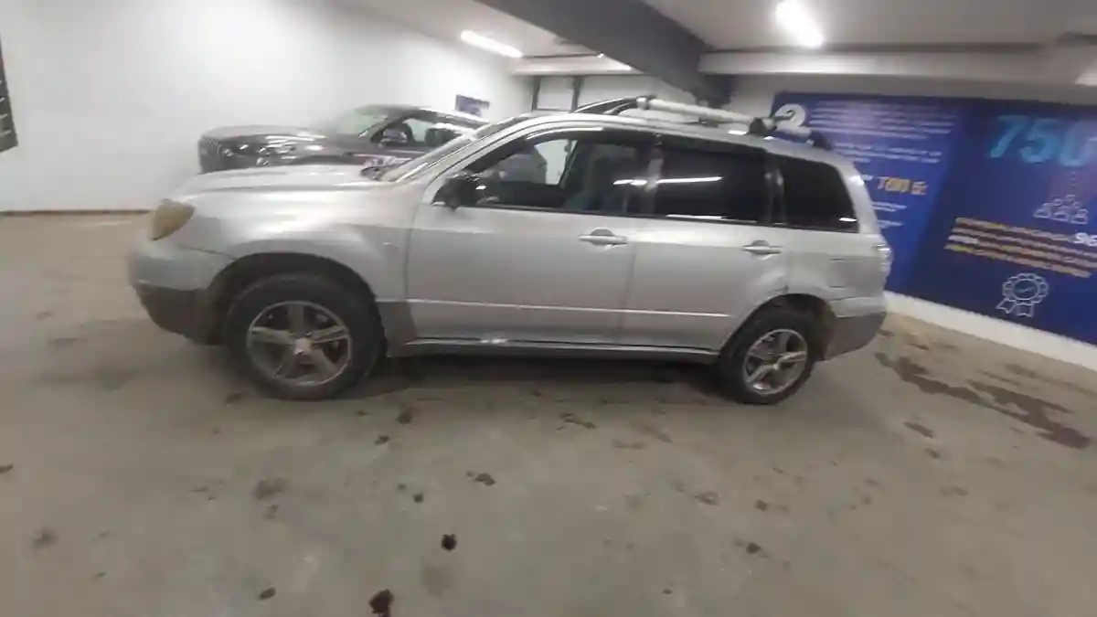 Mitsubishi Outlander 2003 года за 3 000 000 тг. в Астана