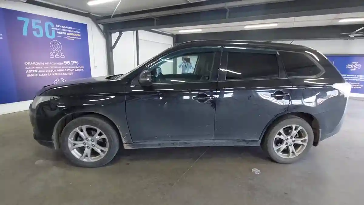 Mitsubishi Outlander 2013 года за 7 500 000 тг. в Астана