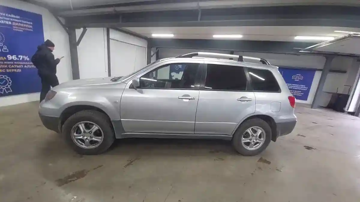 Mitsubishi Outlander 2004 года за 3 800 000 тг. в Астана