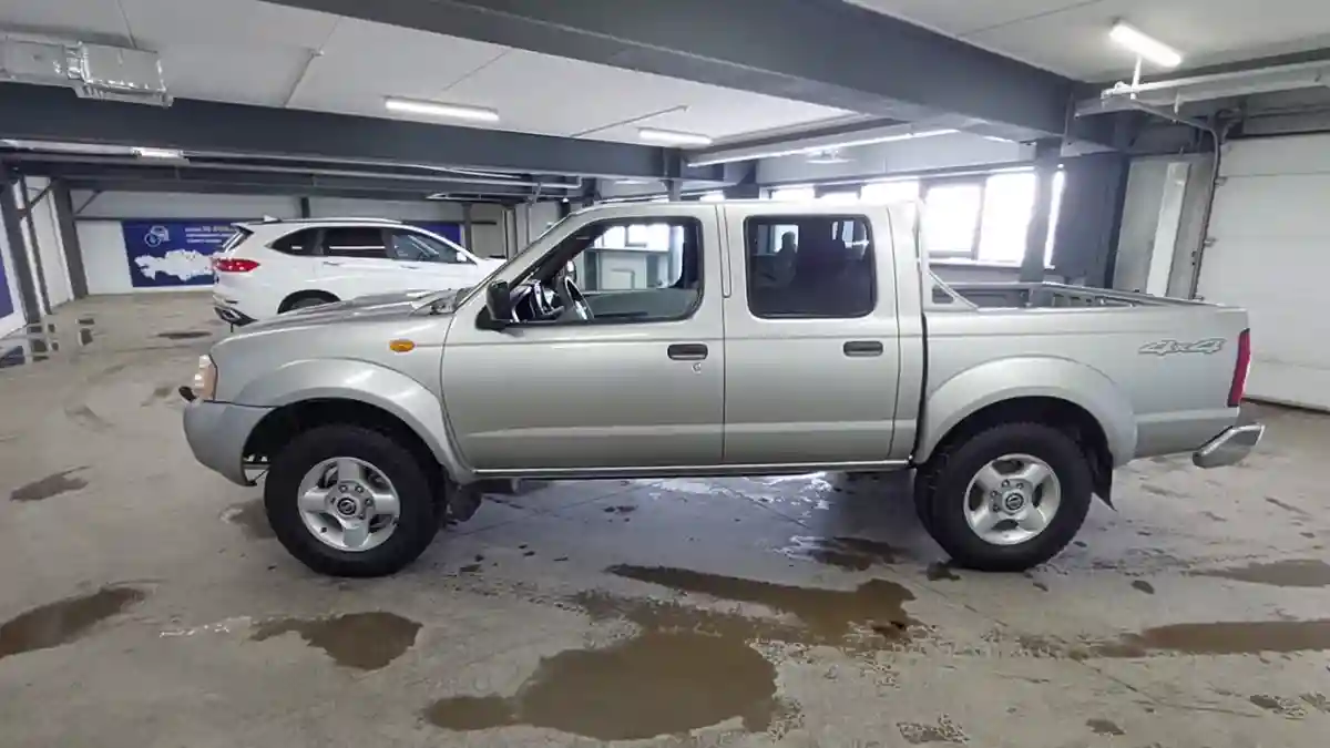 Nissan NP300 2011 года за 5 500 000 тг. в Астана