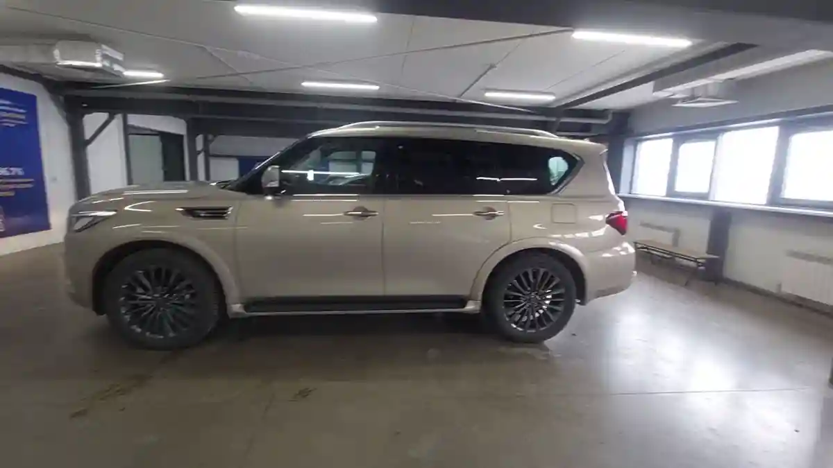 Infiniti QX80 2022 года за 32 000 000 тг. в Астана