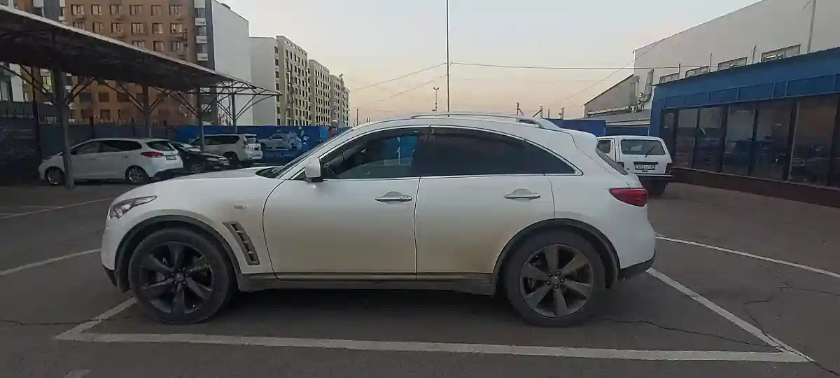 Infiniti QX70 2017 года за 18 000 000 тг. в Алматы