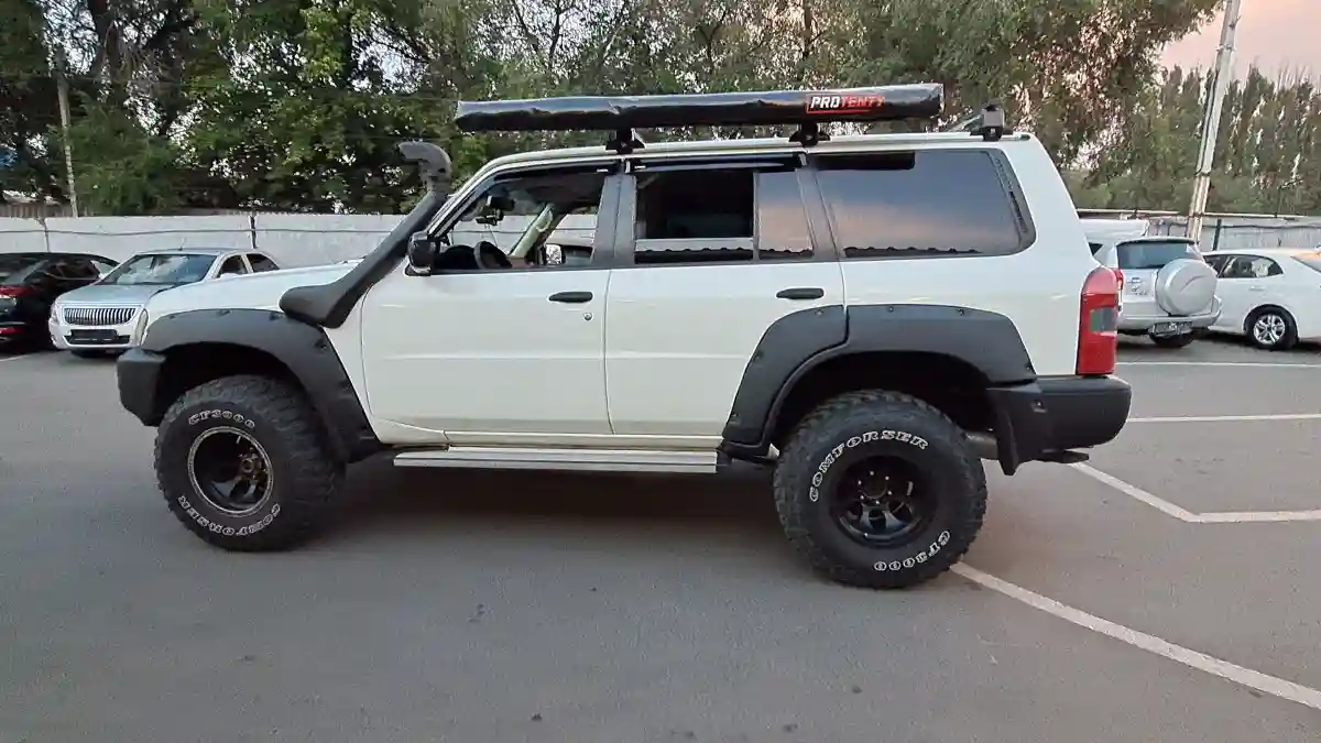 Nissan Patrol 2005 года за 9 000 000 тг. в Алматы
