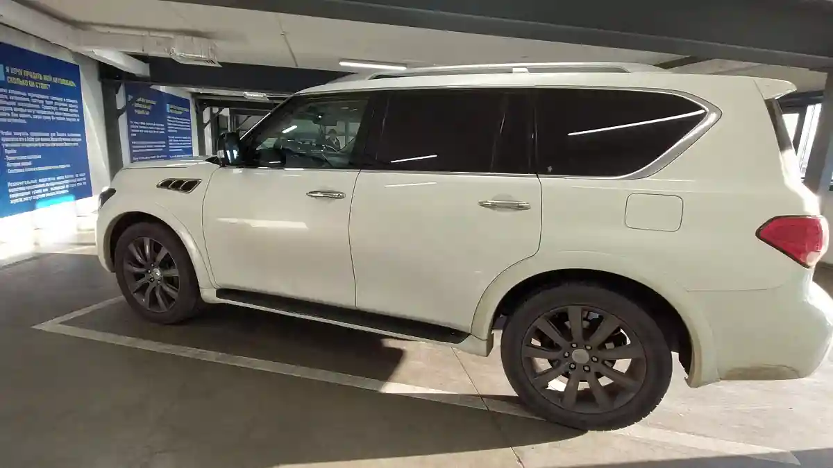 Infiniti QX56 2013 года за 13 000 000 тг. в Астана