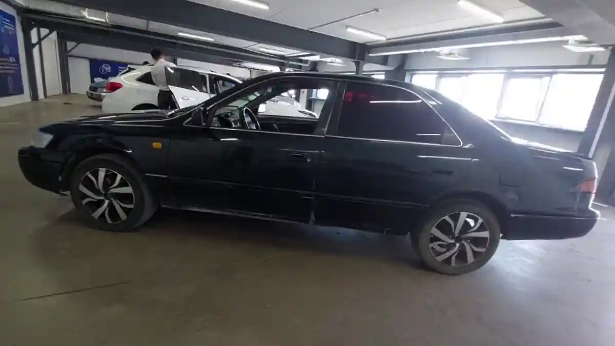 Toyota Camry 1997 года за 2 800 000 тг. в Астана