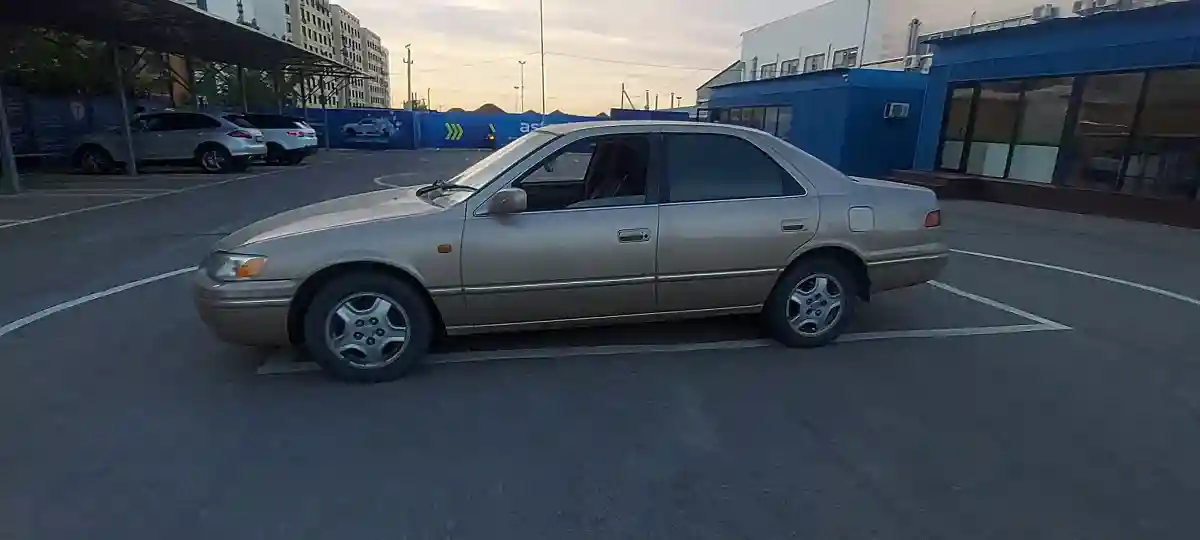 Toyota Camry 1999 года за 3 000 000 тг. в Алматы