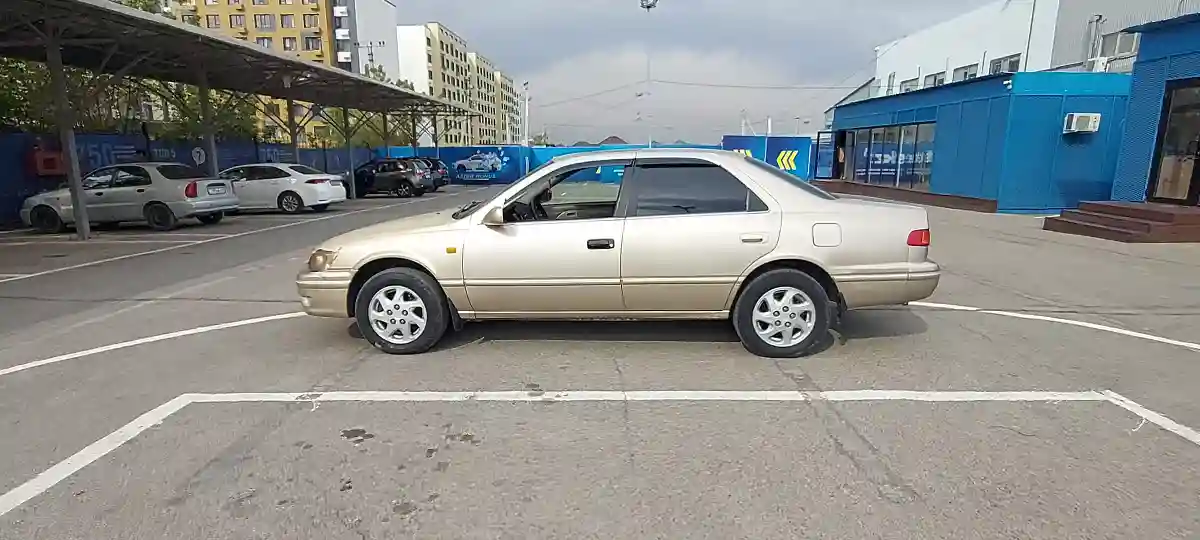 Toyota Camry 1999 года за 3 300 000 тг. в Алматы