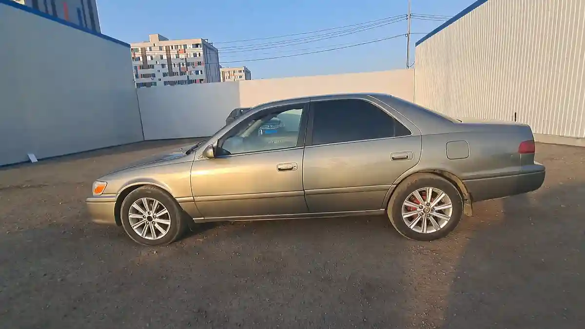 Toyota Camry 2000 года за 3 800 000 тг. в Алматы