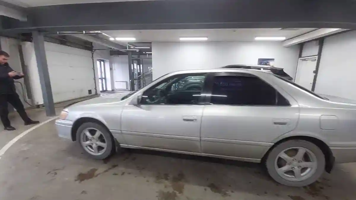 Toyota Camry 2000 года за 3 600 000 тг. в Астана