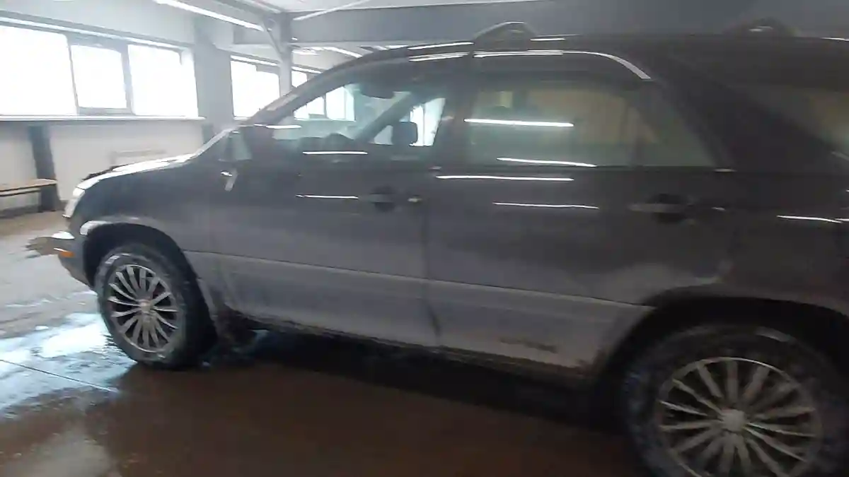 Lexus RX 2000 года за 4 800 000 тг. в Астана